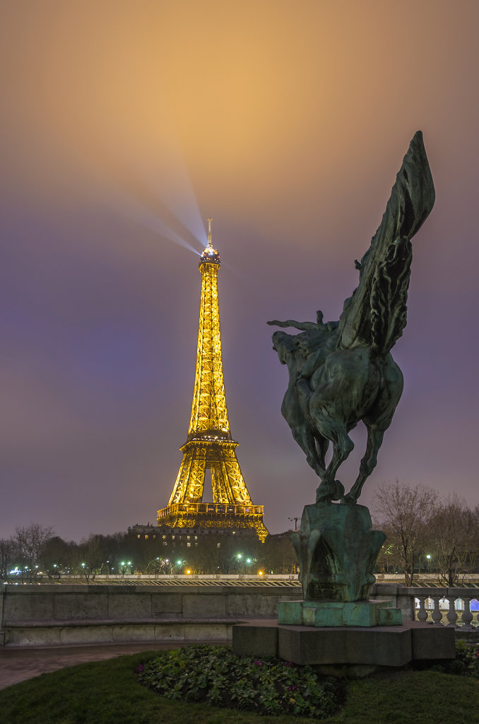 La France renaissante and the Eiffel Tower